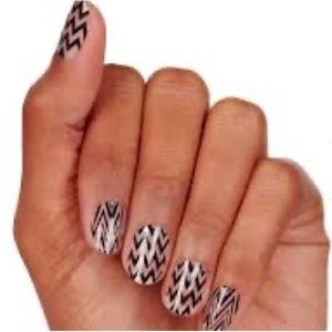 🌸Sale:3/$30🌸 Color Street Nail Polish Strips.Shade: Keep Calm and Chevron.NWT.